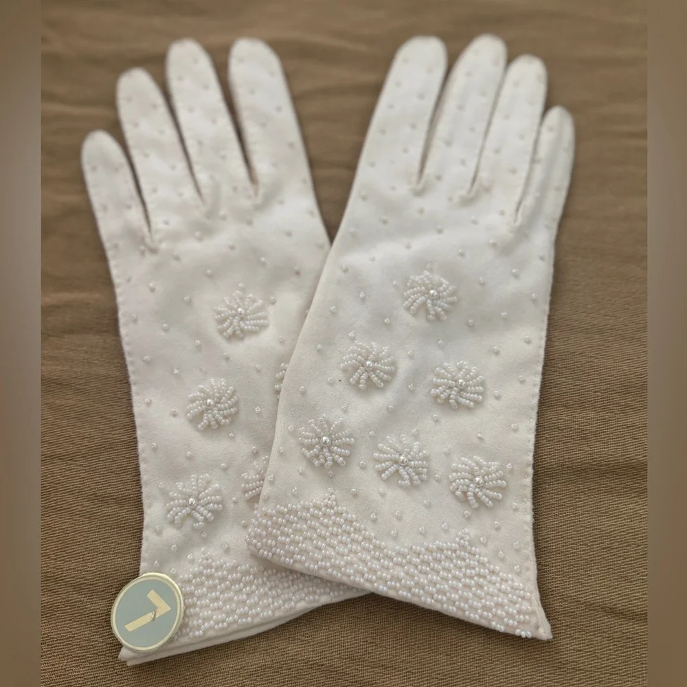 Vintage (NWT) Ivory Cotton Beaded Floral Gloves Pearl Cuff Bridal XS/S